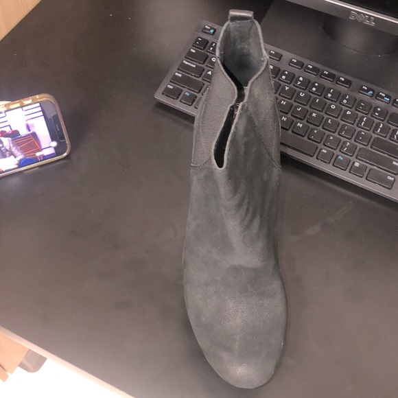 Vince Camuto black platform booties - Picture 5 of 5